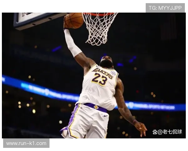 勒布朗连续季后赛关键挡拆助攻率提升明显拉开进攻空间