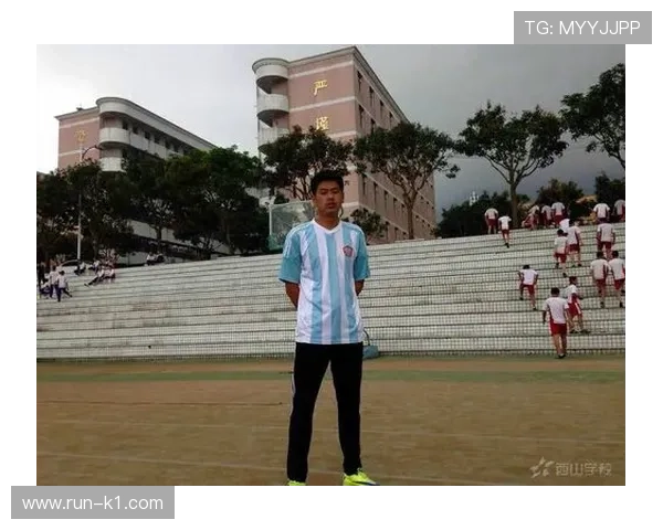 唐佳豪球场上冷静一把，私下钱包厚得让人想打劫他家！