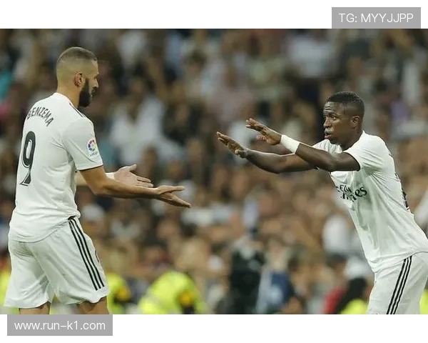 尼科·威廉斯与维尼修斯：速度型边锋的战术角色与跑位差异解析