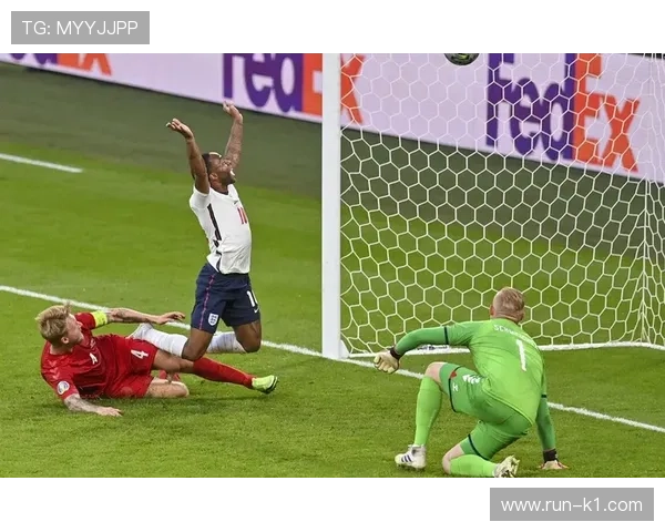 天气中断比赛后，裁判如何决定是否重赛或判胜负？