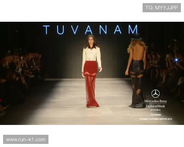 潘展乐训练完直接打飞的去米兰看秀，这哪是游泳队的，分明是超模日程