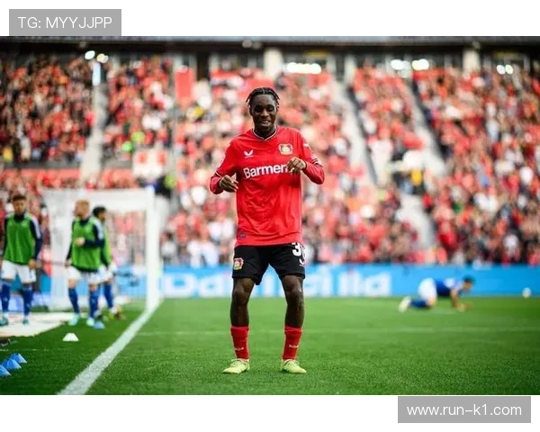 接管右路出球，比起上季阿诺德后卫直塞撕开防线