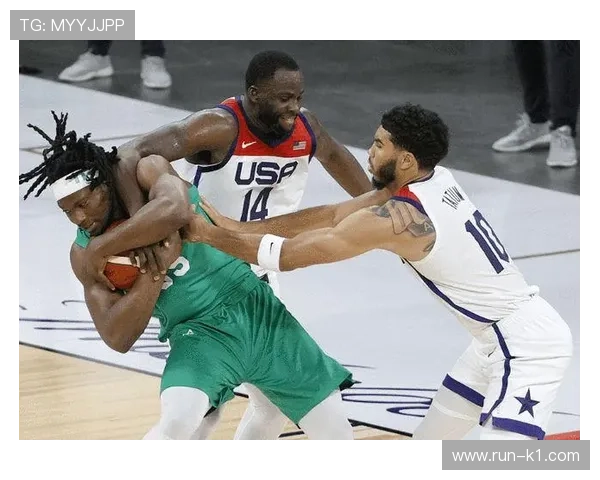 防守三秒违例怎么判罚？讲解NBA和FIBA规则的具体区别。