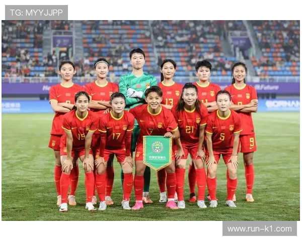 中国女足集训期间重点演练攻防转换战术细节
